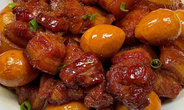 Chỉ khác 1 bước trước khi kho, thịt mềm trong, không bị khô dù hâm lại nhiều lần