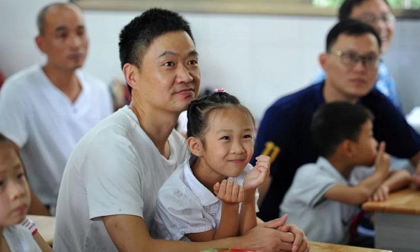 'Tôi chọn trường này cho con vì có... bồn cầu ngồi bệt' - Chia sẻ lạ lùng của một phụ huynh gây tranh cãi