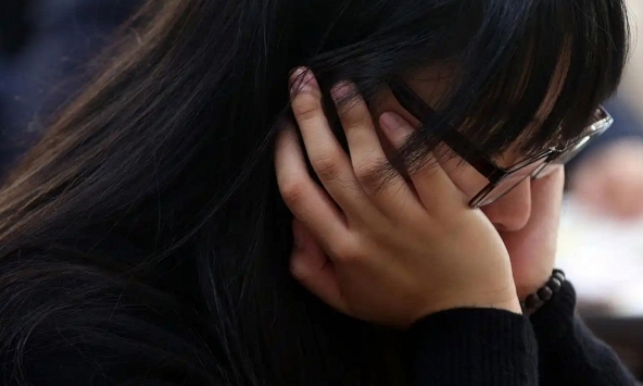 'Nuôi tốn kém mà không biết sau này có nhờ vả được gì không?' - Câu nói ra rả của bố mẹ khiến tôi như đeo gông trên cổ!