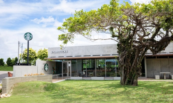 Starbucks phát chiếu cho khách ngồi: Chiêu giữ chân khách hay để đỡ 'tốn ghế'?