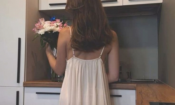 Đúng 3 giây mỗi sáng, tôi bẻ gãy thói quen vô tâm suốt 5 năm của chồng