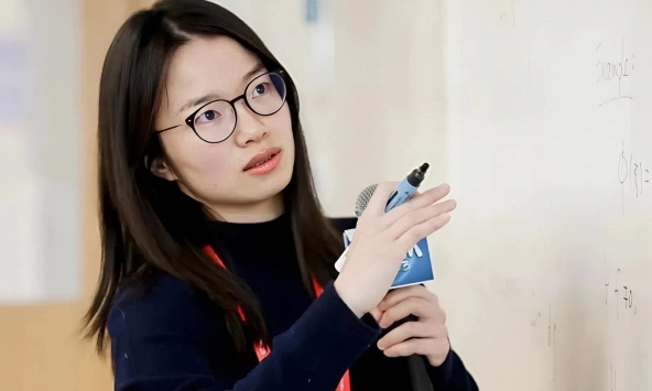 Nhìn thành công của Vương Hồng mới thấy: Sự khác biệt lớn nhất giữa người bình thường và thiên tài không phải là trí thông minh!