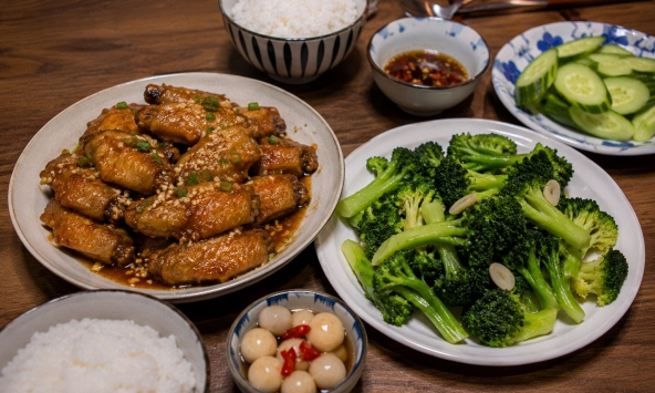 Mưa gió tôi nấu thử 2 món, tốn vài chục nghìn mà chồng con tấm tắc, cứ tưởng mua ngoài hàng