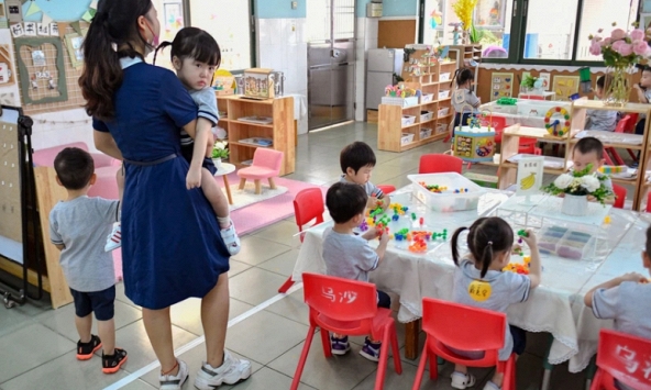 'Chỉ cần điện thoại đổ chuông hoặc có tin nhắn từ phụ huynh là tim trầm xuống' - Chia sẻ của cô giáo mầm non khiến ai nấy đồng cảm!