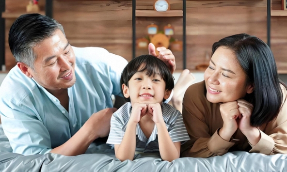 Cha mẹ DẠI DỘT nhất là kể lể điều này với người ngoài: Con cái sẽ gặp phiền phức không tưởng từ chính cái miệng của chúng ta!