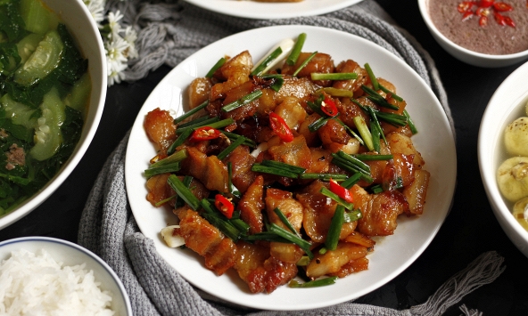 Cùng 1 công thức, tại sao thịt rang cháy cạnh ngoài hàng luôn ngon hơn, sai lầm nằm ở bước đầu tiên