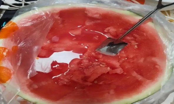 Nửa quả dưa hấu hé lộ tương lai một đứa trẻ: Cha mẹ khó trông chờ vào kiểu con cái này