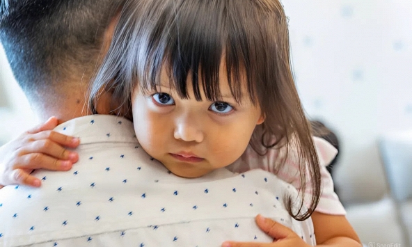 Càng cố làm vừa lòng người khác, càng dễ bị xem thường: 5 kiểu cha mẹ dễ khiến con hình thành 'tính cách chiều lòng người'
