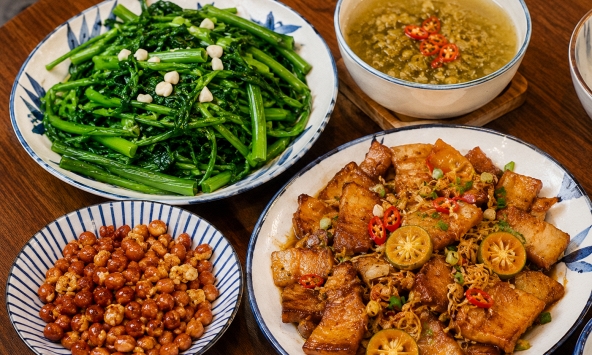 Mâm cơm ngày mưa ngon “nhức nách”, đi chợ chỉ tốn 100k mà tôi làm mẹ chồng ngạc nhiên tột độ