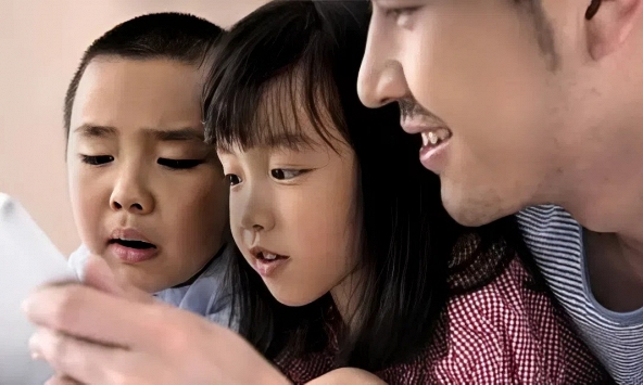 Hãy để ý mà xem: Các cha mẹ khôn ngoan không bao giờ khoe khoang 4 điều này về con cái!