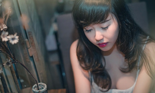 Bạn thân lấy chồng 3 năm, lần đầu gọi tôi đến nhà lúc nửa đêm chỉ để... tôi nhìn chồng cô ấy
