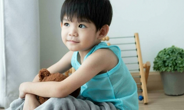 Vì sao có những đứa trẻ trông chẳng giống bố cũng chẳng giống mẹ? Di truyền học giải thích thế này!