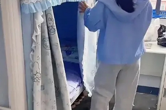 Bức ảnh chụp ở một ký túc xá khiến cư dân mạng đồng loạt chỉ trích: Chưa gì đã gây phiền phức cho bạn học