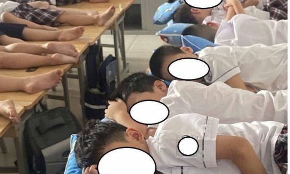 Bức ảnh học sinh ngủ trưa đang thổi bùng một cuộc tranh cãi: Có vấn đề thật hay phụ huynh 'làm quá'?