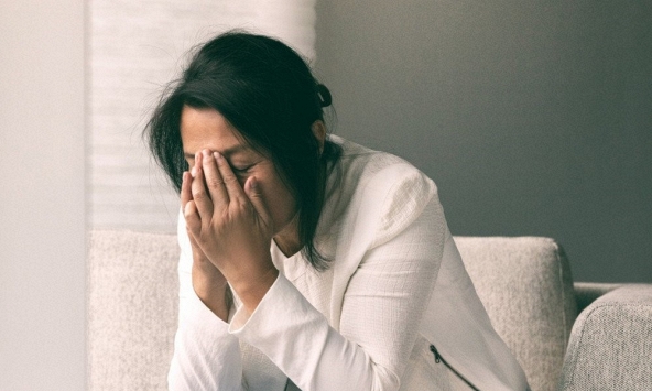 Chồng vừa mất, người phụ nữ lạ đến nhà bắt tôi làm xét nghiệm ADN cho con trai, kết quả khiến cả nhà chết lặng