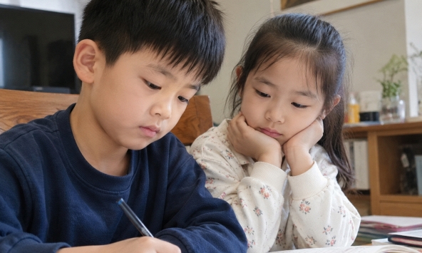Một hiện tượng đáng chú ý đang xảy ra ở rất nhiều gia đình: Nếu bố mẹ kinh tế bình thường, đừng hy sinh quá nhiều cho con cái!