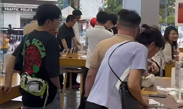 Một hiện tượng phổ biến sau kỳ tuyển sinh đại học đang khiến nhiều phụ huynh phiền lòng: Cha mẹ tỉnh táo lên, đừng rơi vào 'bẫy' này nữa!