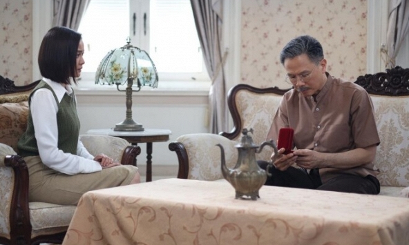 10 năm làm dâu, bố chồng chưa 1 lần công nhận tôi là con, đến khi ông mất tôi hỏi cả nhà 'Em đội tang với tư cách gì?'