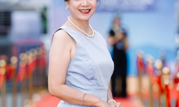 NSƯT Chiều Xuân xuất hiện rạng rỡ tại WeFamily Awards 2026, xúc động trước ý nghĩa của các hạng mục vinh danh