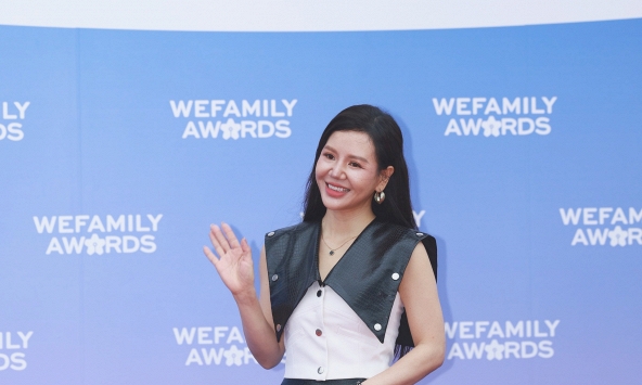 Hotmom Kiều Lan Anh bất ngờ vì không khí xúc động tại WeFamily Awards 2026, MC Hải Huế: 'Mỗi người mẹ đều mang hình bóng của một người hùng'