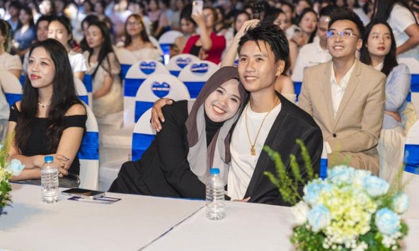 Nàng dâu Indonesia tiết lộ cách mẹ chồng Việt Nam đồng hành sau khi cô sinh con