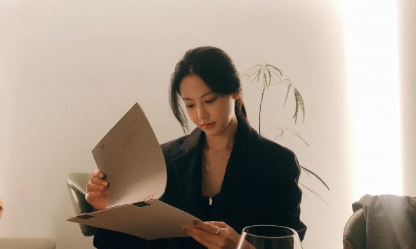 Chê vợ ăn bám rồi đòi ly hôn, đến ngày về làng thăm con người đàn ông ấy không tin vào mắt mình, quỳ xuống xin tái hợp