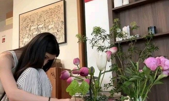 Bố tôi bỏ mẹ sau 10 năm ngoại tình, ngày tôi lấy chồng ông mang 50 triệu về nhưng điều ông xin mới khiến tôi khó xử