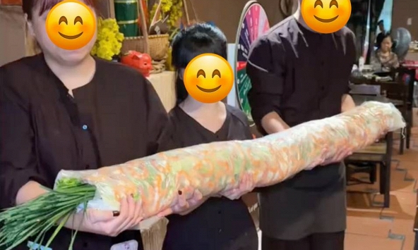 Cơm Quê Dượng Bầu treo thưởng 5 triệu cho người ăn được gỏi cuốn 10kg trong 30 phút, dân mạng hoài nghi: 'Ra trò chơi mà sợ có người thắng?'