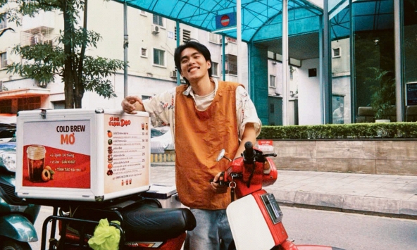 Từng làm phục vụ 20.000 đồng/giờ, chàng trai Hà Nội chọn bán cà phê dạo thay vì mở quán: Chạy hàng chục km mỗi ngày nhưng có lối đi riêng