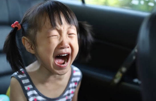 Dấu hiệu 1 gia đình đang sa sút, gia sản nhiều đến mấy cũng dễ bị bào mòn: Con cái có 3 “thói quen nghèo nàn” này