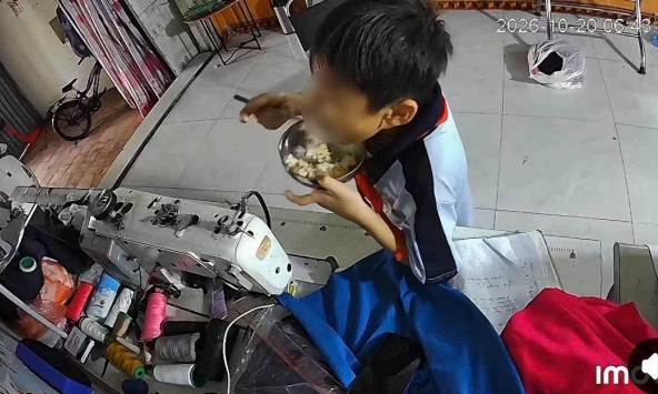 Clip 14 giây tưởng bình thường nhưng lay động trái tim hàng ngàn phụ huynh Việt: Món quà lớn nhất là em bé ngoan