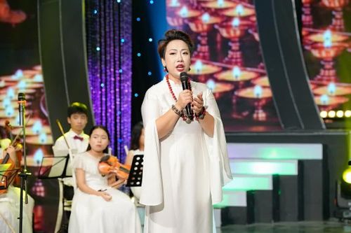 Sao Mai Hiền Anh đưa thiền ca vào giao lưu văn hóa Việt Nam - Hàn Quốc tại Tam Chúc