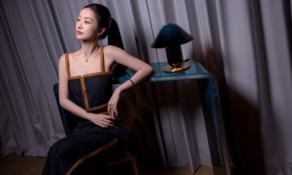 Jun Vũ, Hoa hậu Phương Khánh khoe nét sang giữa không gian sơn mài lấp lánh