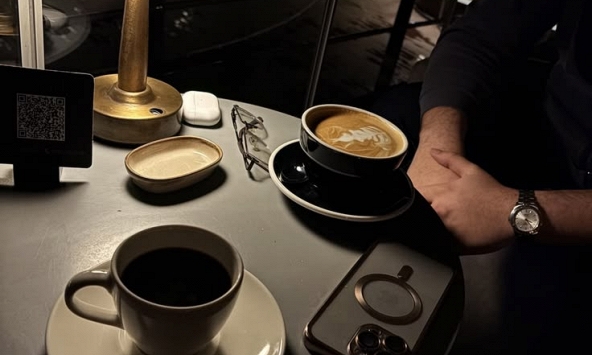 Anh rể hẹn tôi đi cafe rồi đưa ra đề nghị hoang đường chỉ vì tôi nắm được 'thóp' của anh ấy