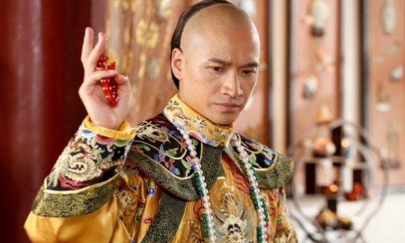 Đến thăm Ngao Bái ốm phát hiện có con dao găm dưới chiếu, vua Khang Hy nói 1 câu mà giành lại cả giang sơn