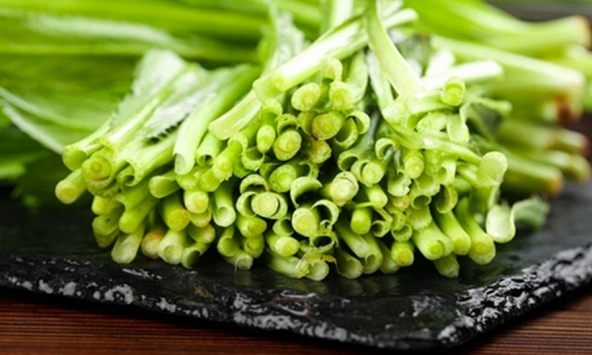 3 loại rau 'nhiều ký sinh trùng nhất chợ' mùa này, thơm ngon, đói bụng mấy cũng chờ chín hẵng ăn