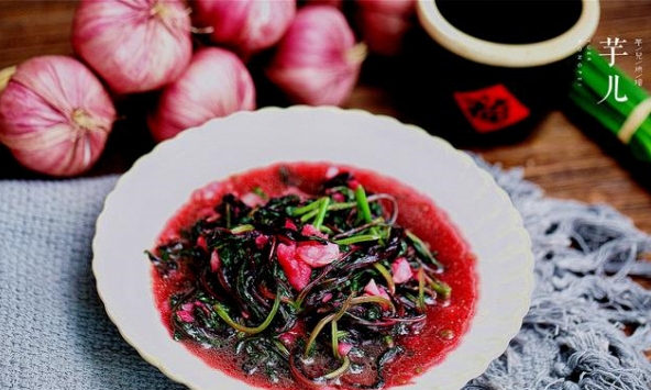 Loại rau trường thọ giàu sắt gấp 4 lần thịt bò, không bao giờ bị phun thuốc trừ sâu, chợ Việt bán rất rẻ