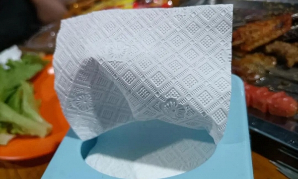 Phát hiện nhiều mẫu khăn giấy chứa vi khuẩn vượt ngưỡng cho phép 13 lần: Chuyên gia cảnh báo 1 loại ngấm đẫm chất gây dị ứng, ung thư