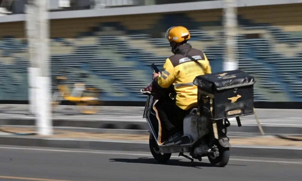 Nam shipper suýt chết vì suy thận: Tất cả chỉ vì uống nước mà không dùng ống hút!