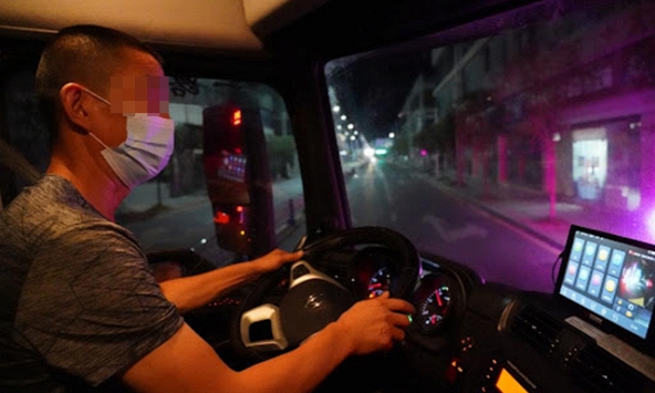 Nam tài xế xe tải 38 tuổi phát hiện nhiễm HIV, khóc nghẹn: 'Đến giờ, vợ tôi vẫn không biết gì cả...'