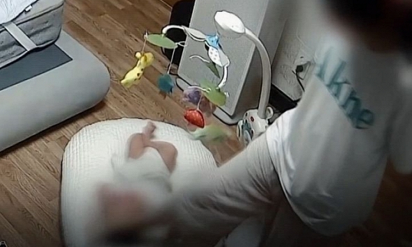 Mẹ bạo hành con 133 ngày tuổi đến tử vong: Em bé gãy xương 23 chỗ, dư luận càng phẫn nộ khi biết nghề nghiệp của người phụ nữ