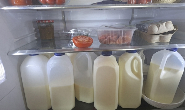 2 vợ chồng cùng mắc ung thư gan, bác sĩ phát hiện 'thủ phạm' ngay trong tủ lạnh: 'Đừng bao giờ uống sữa theo kiểu này'