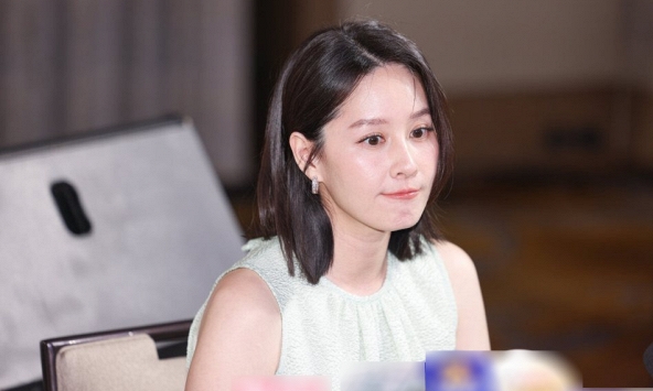 Con gái đã học tới lớp 7 mà Tăng Khải Huyền 41 tuổi trông trẻ như thiếu nữ nhờ uống 2 lít 1 loại nước, ăn quả này mỗi ngày