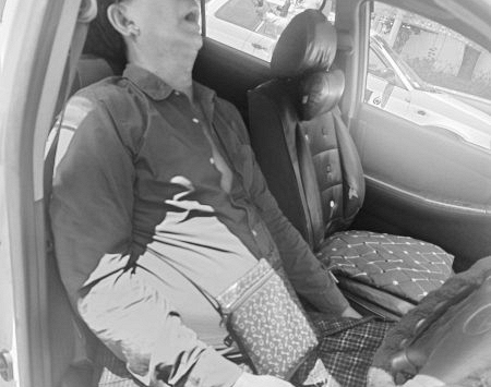 Một ca sĩ đột tử khi đang xếp hàng chờ đổ xăng