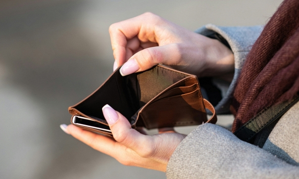 Nghiên cứu 7.676 người suốt 4 năm chỉ ra: THIẾU TIỀN khiến bạn già thêm 5 tháng mỗi năm!