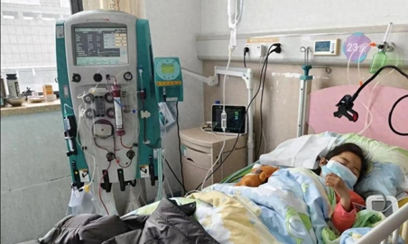 Người phụ nữ 41 tuổi qua đời vì suy thận, bác sĩ lắc đầu: Khát khô cổ còn hơn uống 2 loại nước này