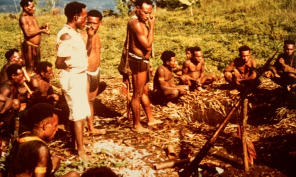 Căn bệnh “cười đến chết” tàn phá cả một bộ lạc