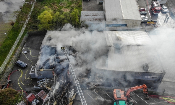 Cháy lớn như “nuốt chửng mọi thứ” tại quán bar, 750 khách tháo chạy hoảng loạn trong đêm