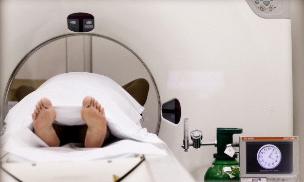 Người đàn ông có kết quả chụp CT 'tử cung bình thường': Sự thật phía sau gây hoang mang