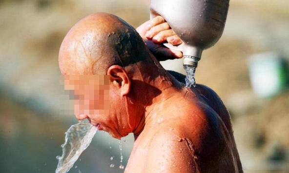 Người đàn ông 58 tuổi tử vong sau khi tắm, bác sĩ nhắc nhở 3 nhóm người không nên tắm bồn